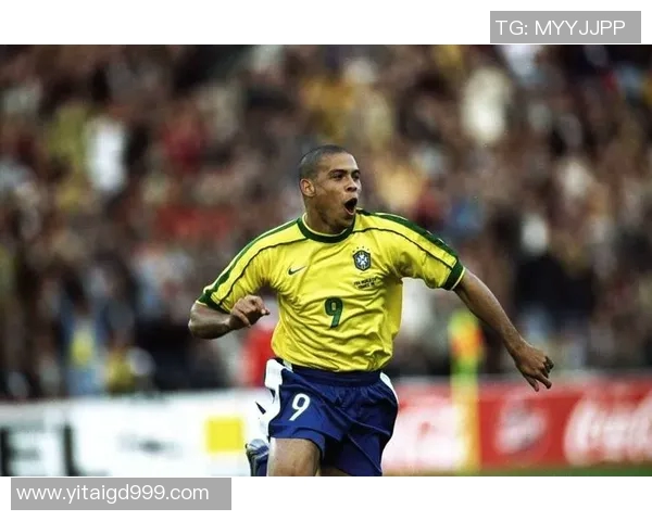 爆炸头球星的传奇之路:从草根到世界足球巅峰的奋斗历程 爆炸头球星的传奇之路:从草根到世界足球巅峰的奋斗历程